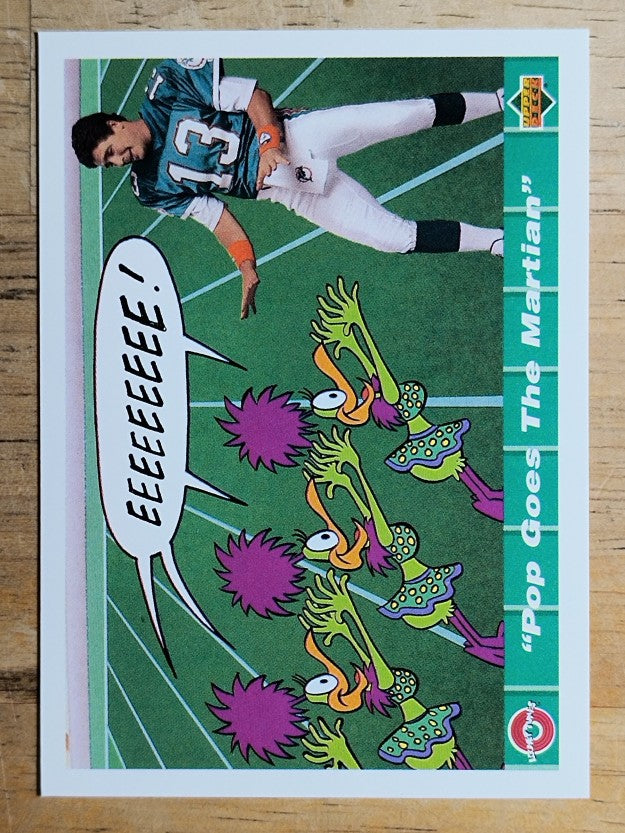 1992 Upper Deck Comic Ball 4 #15 Pop Goes The Martian