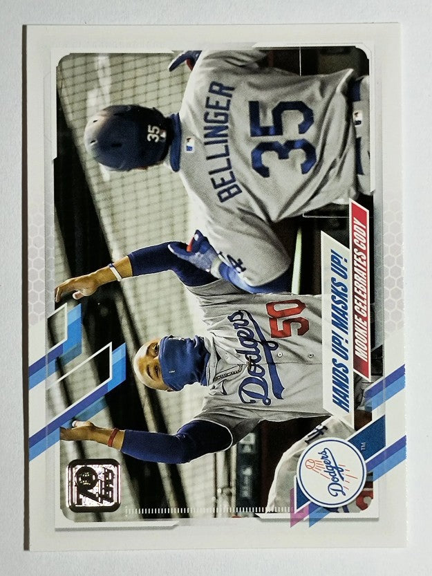 2021 Topps #303 Hands Up! Masks Up!/Mookie Betts/Cody Bellinger