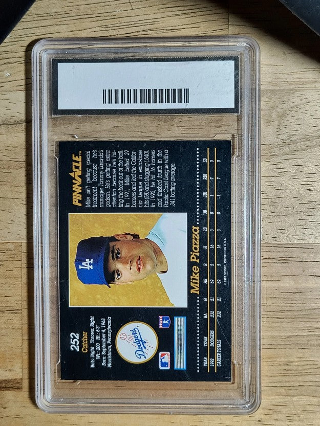 1993 Pinnacle #252 Mike Piazza (GMA Gem MINT 10) Scratched Case