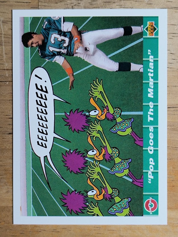 1992 Upper Deck Comic Ball 4 #15 Pop Goes The Martian