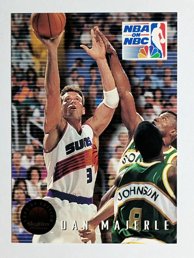 1993-94 SkyBox Premium #15 Dan Majerle PO