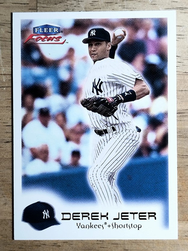 2000 Fleer Focus #11 Derek Jeter