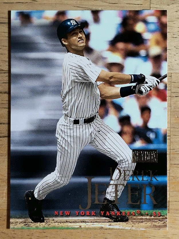 2000 SkyBox #180 Derek Jeter