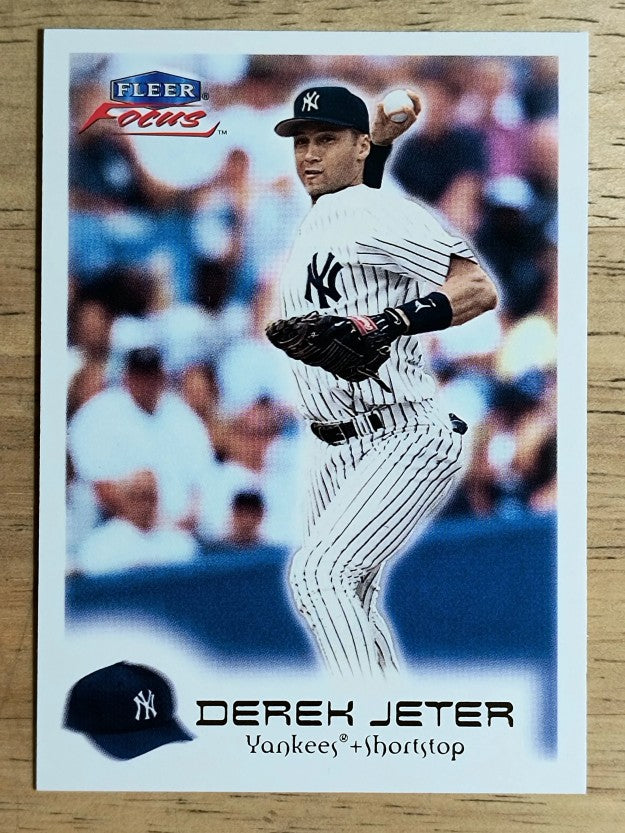2000 Fleer Focus #11 Derek Jeter