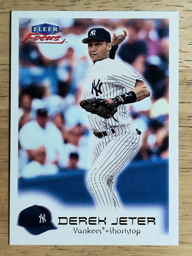 2000 Fleer Focus #11 Derek Jeter