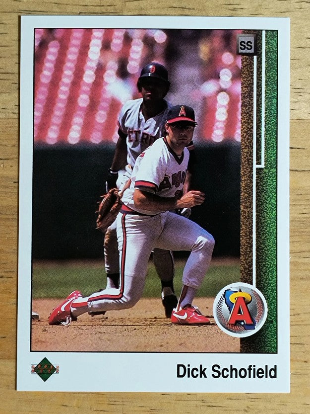 1989 Upper Deck #201 Dick Schofield