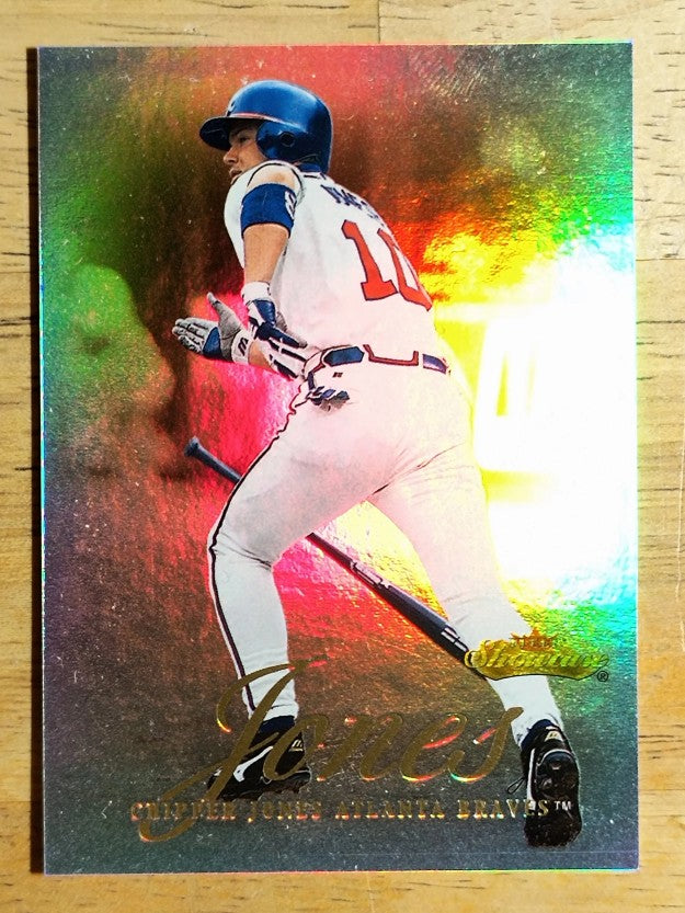 2000 Fleer Showcase #32 Chipper Jones