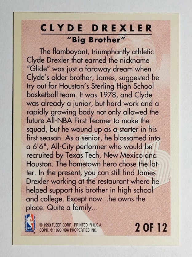 1993-94 Fleer Clyde Drexler #2 Clyde Drexler/Holding ball aloft with right hand