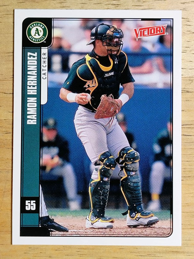 2001 Upper Deck Victory #21 Ramon Hernandez