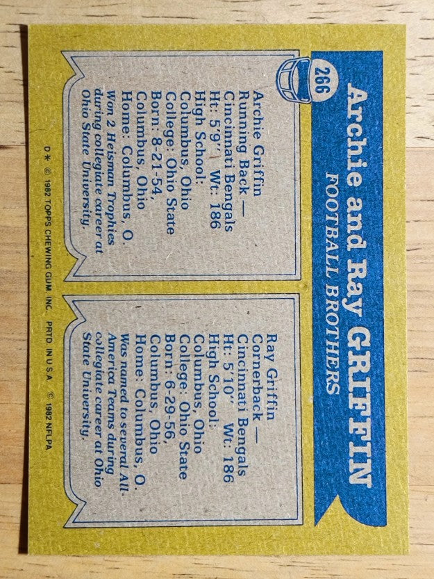 1982 Topps #266 Brothers: Griffin/Archie and Ray