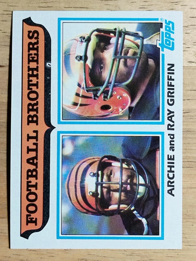 1982 Topps #266 Brothers: Griffin/Archie and Ray