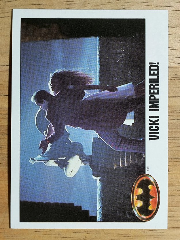 1989 Topps Batman Movie #125 Vicki Imperiled