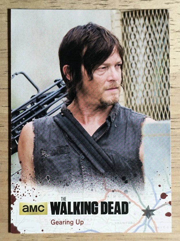 2016 Cryptozoic The Walking Dead Season Four Part 2 #30 Gearing Up