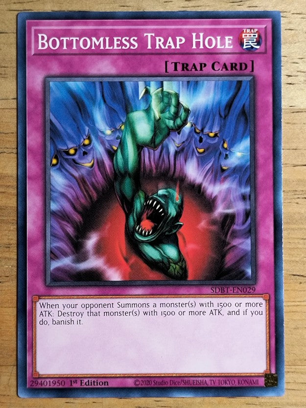 2023 Yu-Gi-Oh Structure Deck Beware of Traptrix 1st Ed #29 Bottomless Trap Hole