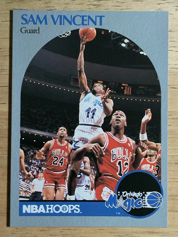 1990-91 Hoops #223A Sam Vincent/Shows Michael Jordan