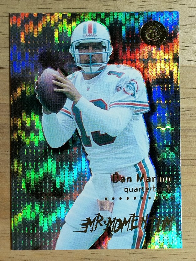1996 Ultra Mr. Momentum #8 Dan Marino