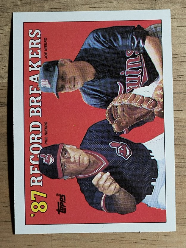 1988 Topps #5 Phil Niekro/Joe Niekro RB