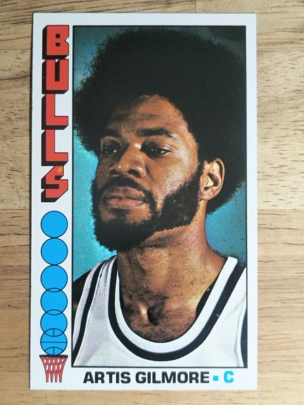 1976-77 Topps #25 Artis Gilmore (NMMT)