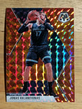 2019-20 Panini Mosaic Mosaic Orange Reactive #86 Jonas Valanciunas