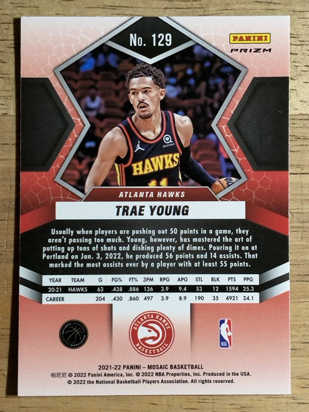 2021-22 Panini Mosaic Mosaic Green #129 Trae Young