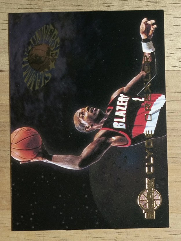 1994-95 SkyBox Premium Slammin' Universe #SU4 Clyde Drexler