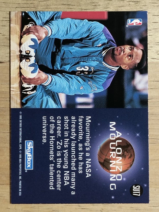 1994-95 SkyBox Premium Slammin' Universe #SU17 Alonzo Mourning