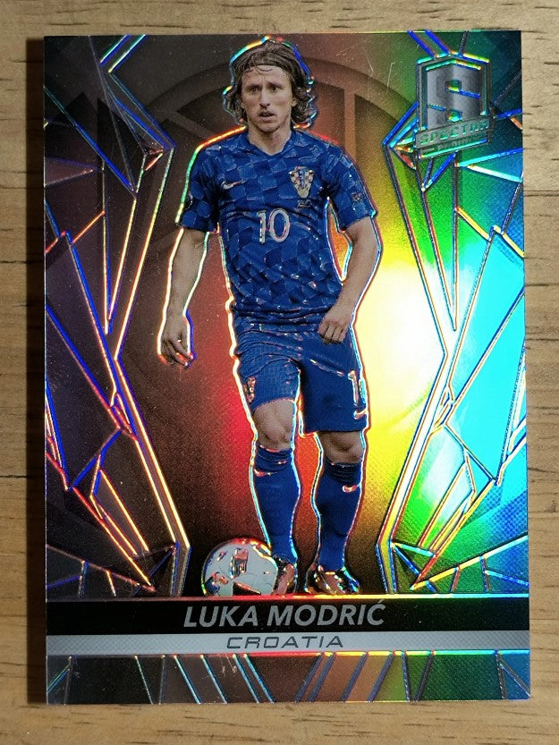2016-17 Panini Spectra #27 Luka Modric (EXMT)