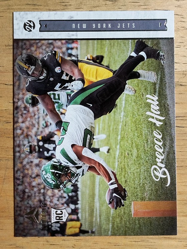2022 Panini Chronicles Luminance Update Horizontal Rookies #220 Breece Hall