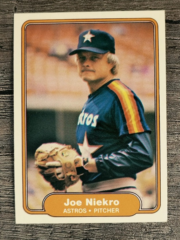 1982 Fleer #221 Joe Niekro