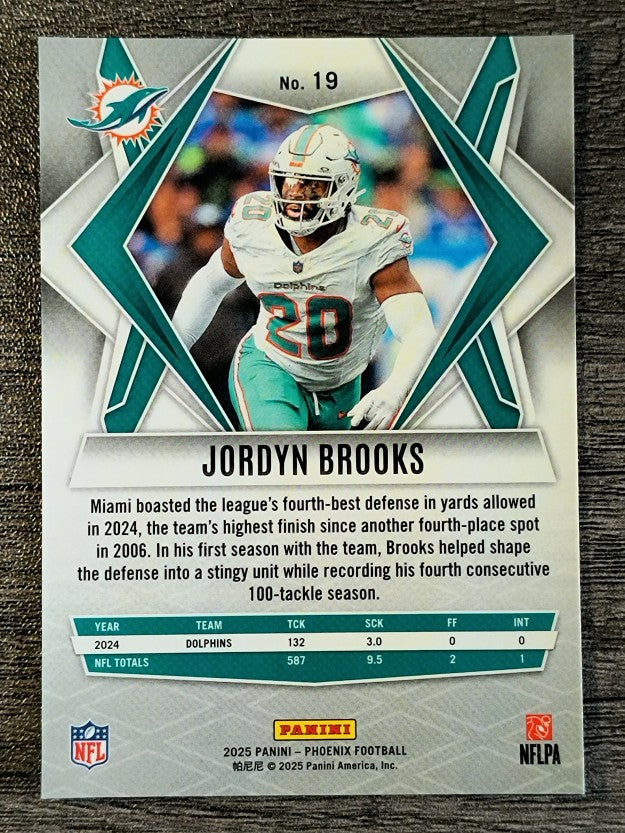 2025 Panini Phoenix Silver Pyramids #19 Jordyn Brooks