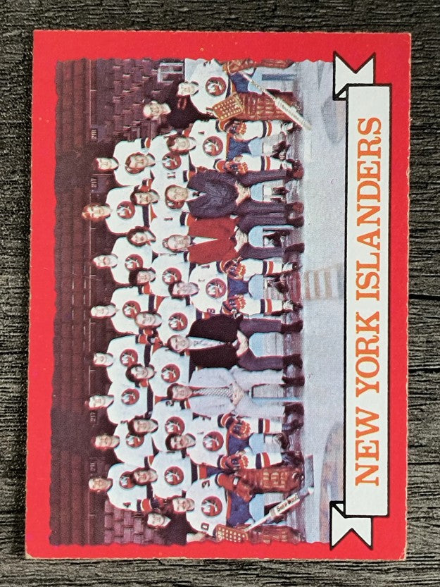 1973-74 O-Pee-Chee #101 Islanders Team (EXMT)