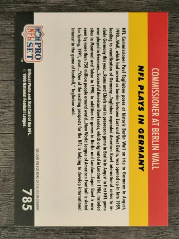 1990 Pro Set #785B Berlin Wall/Paul Tagliabue RC/poses at historic Berlin Wall