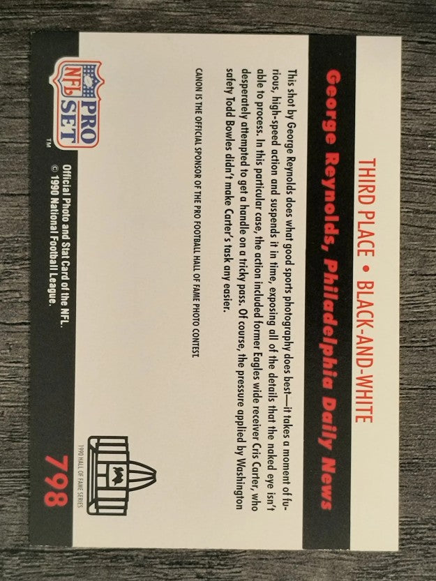 1990 Pro Set #798 Photo Contest/Todd Bowles covering Cris Carter