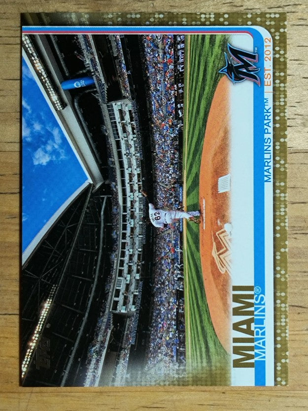 2019 Topps Gold #555 Marlins Park