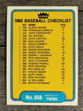 1982 Fleer #658 CL: Padres/Twins