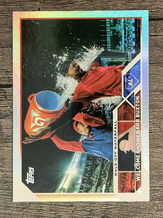2023 Topps Rainbow Foil #326 Walk-Off Waterfall/Byron Buxton