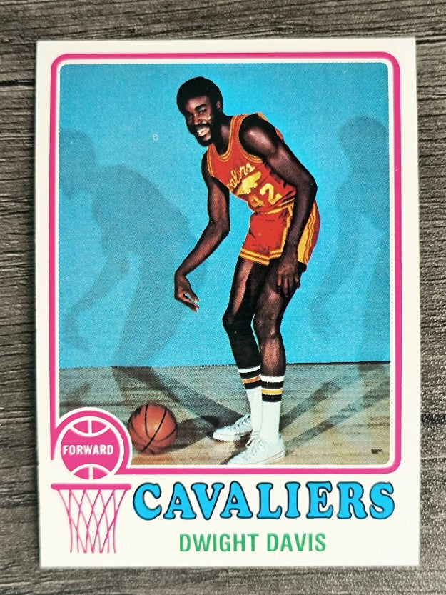 1973-74 Topps #104 Dwight Davis (NMMT)
