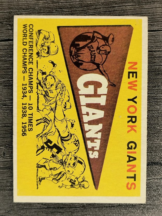 1959 Topps #53 Giants Pennant (EXMT)