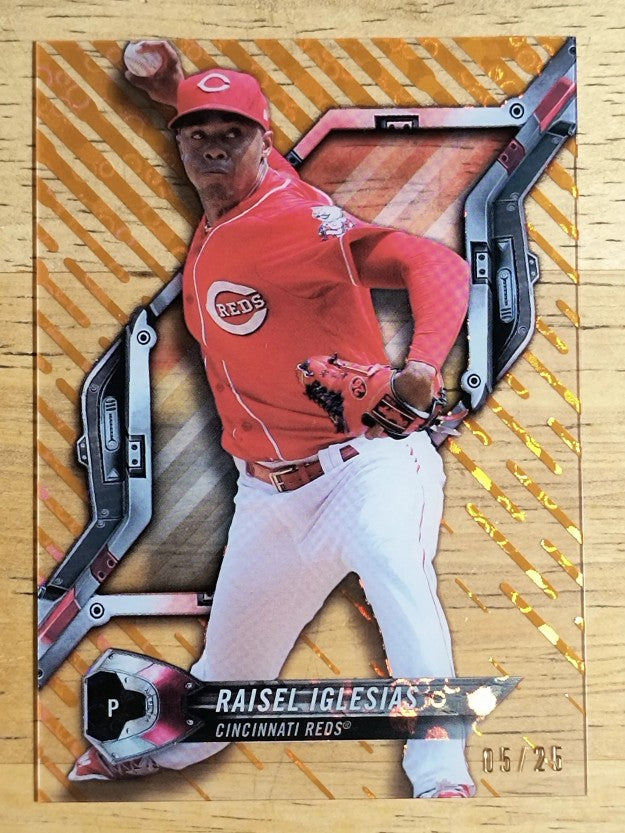2018 Topps High Tek Orbit Diffractors Orange #HTRI Raisel Iglesias B (EX)