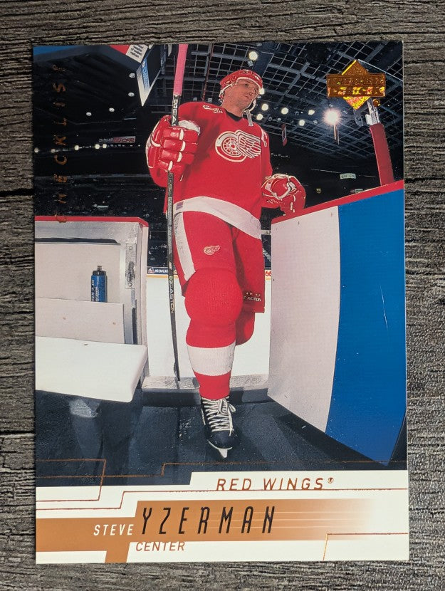 2000-01 Upper Deck #179 Steve Yzerman CL
