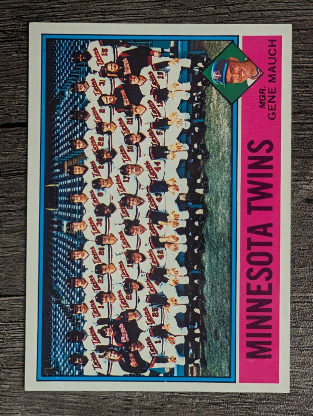 1976 Topps #556 Minnesota Twins CL/Gene Mauch MG (NMMT)