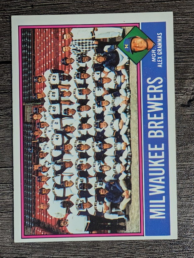 1976 Topps #606 Milwaukee Brewers CL/Alex Grammas MG (EXMT)