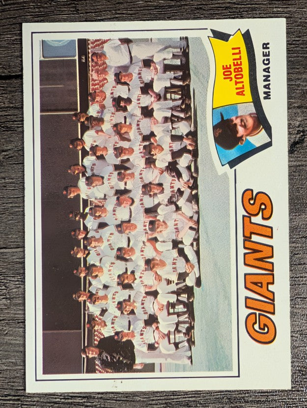 1977 Topps #211 San Francisco Giants CL/Joe Altobelli MG (NM)