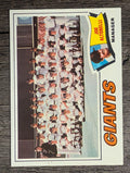 1977 Topps #211 San Francisco Giants CL/Joe Altobelli MG (NM)