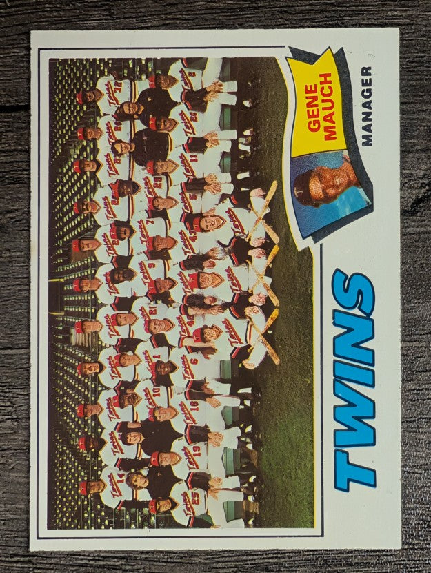 1977 Topps #228 Minnesota Twins CL/Gene Mauch MG (EXMT)