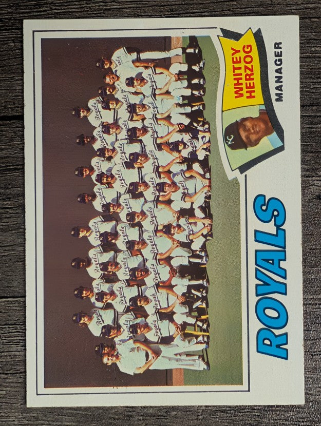 1977 Topps #371 Kansas City Royals CL/Whitey Herzog MG (NM)