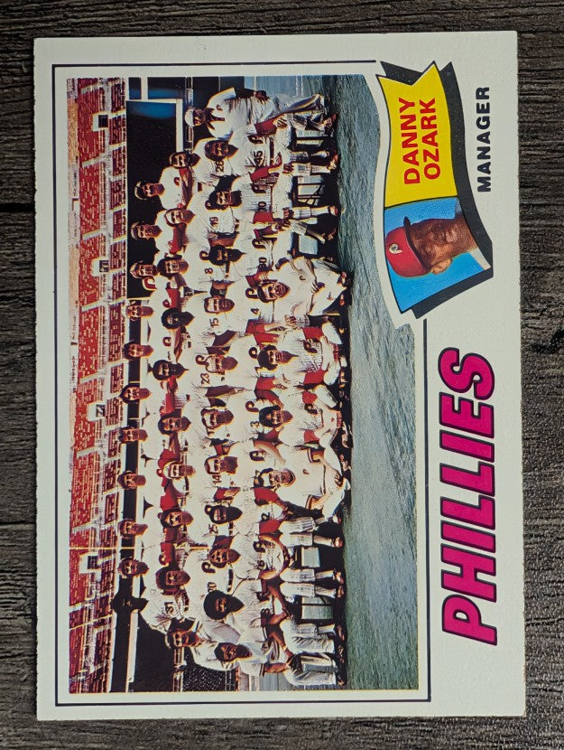 1977 Topps #467 Philadelphia Phillies CL/Danny Ozark MG (EXMT)