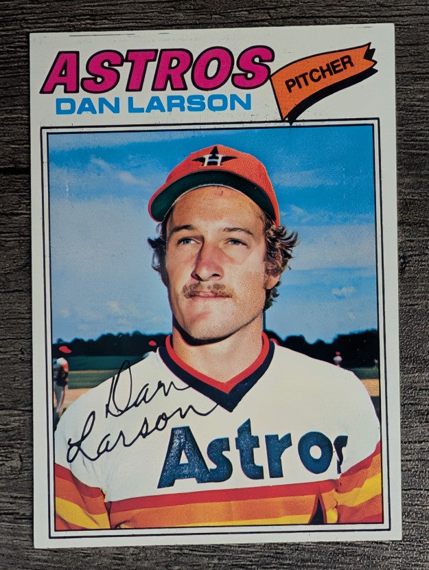1977 Topps #641 Dan Larson RC (NM)