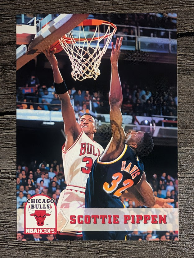 1993-94 Hoops #32 Scottie Pippen (NM)