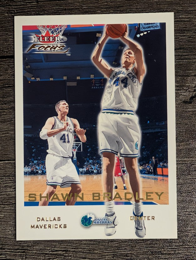 2000-01 Fleer Focus #18 Shawn Bradley
